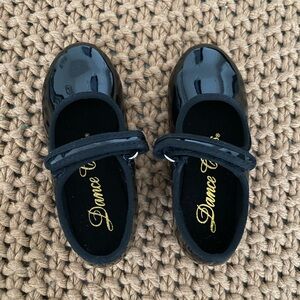Toddler tap shoes - barely worn, excellent condition!